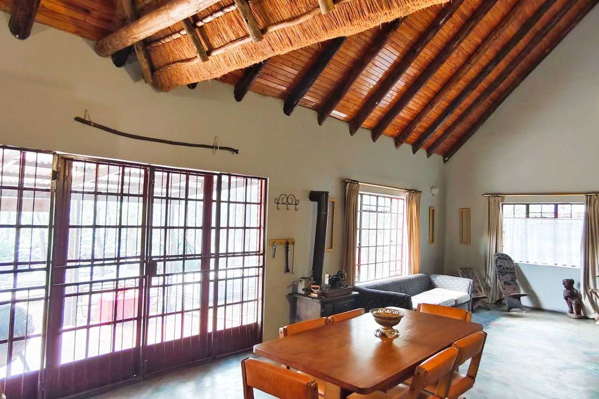 4 Bedroom Property Adjacent to Green Belt - Photo 5