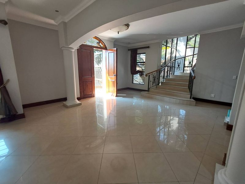 4 Bedroom, 4.5 bath, Elegant Family Home - Magalieskruin - Photo 3