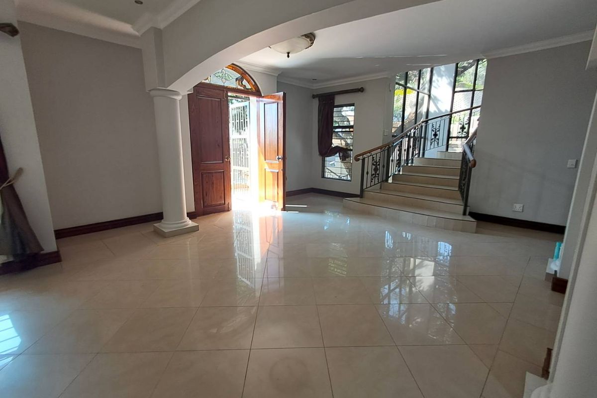 4 Bedroom, 4.5 bath, Elegant Family Home - Magalieskruin - Photo 3