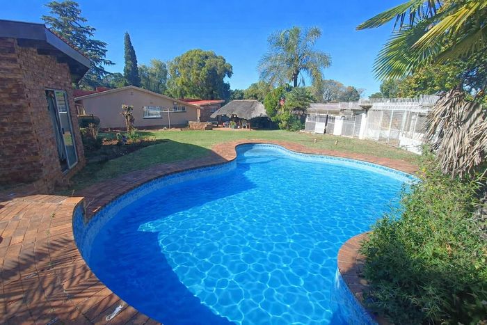 Property #2500479, House For Sale in Valhalla