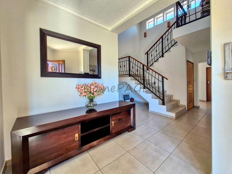 Meersig, Walvis Bay:  Large Home close to Lagoon is for Sale - Photo 5