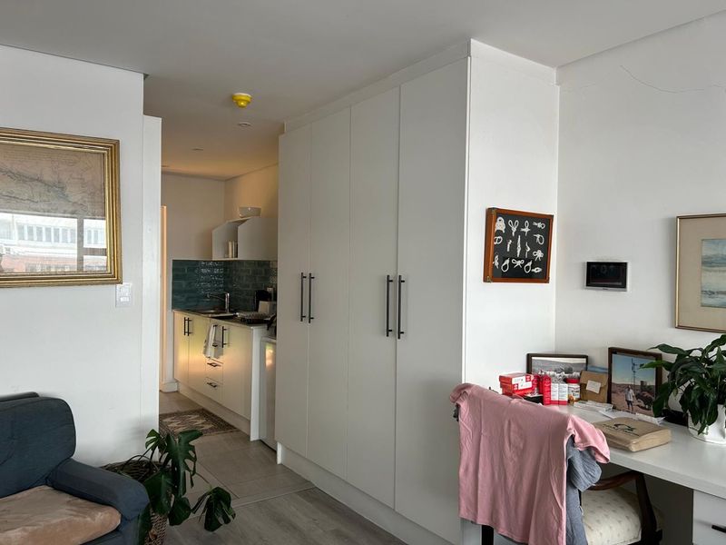 Retirement Block - Newly Renovated Studio Apartment – - Photo 4