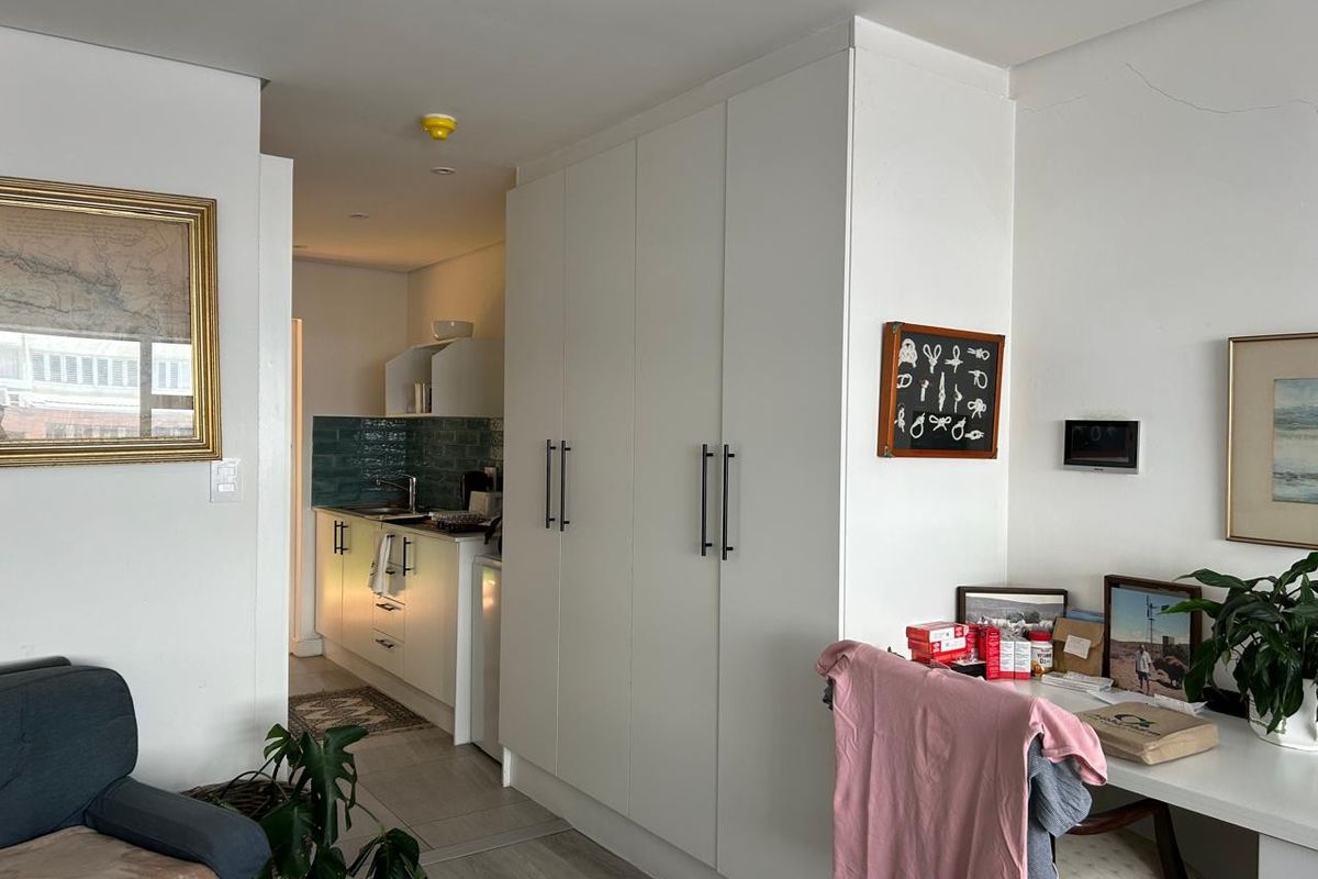 Retirement Block - Newly Renovated Studio Apartment – - Photo 4