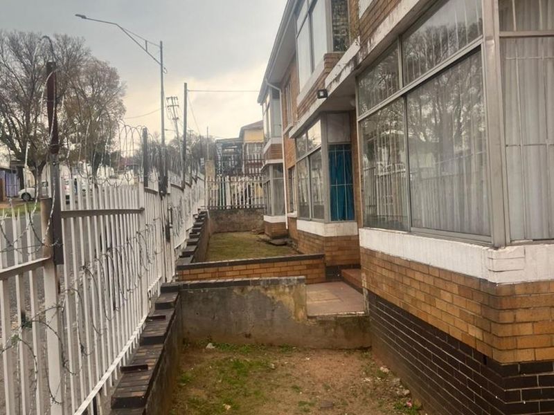 Commercial Property For Sale in Johannesburg. - Photo 6
