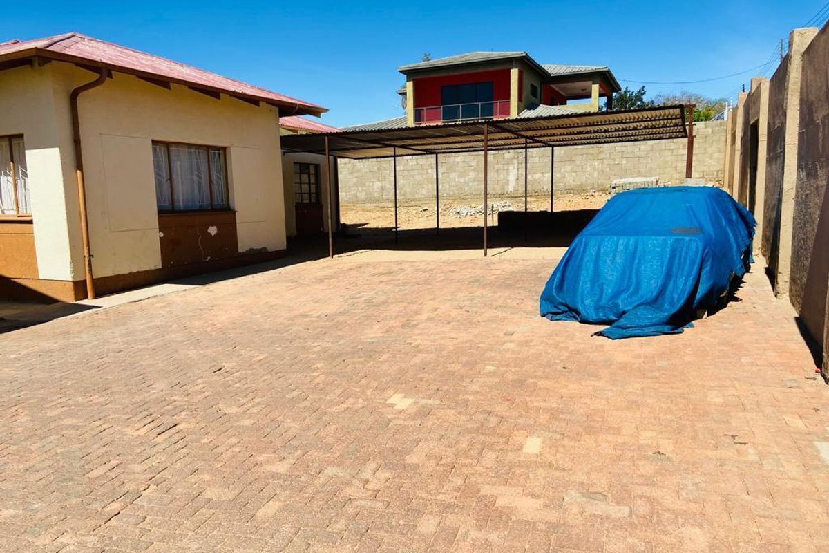 3 Bedroom House For Sale - WINDHOEK NORTH - Photo 3