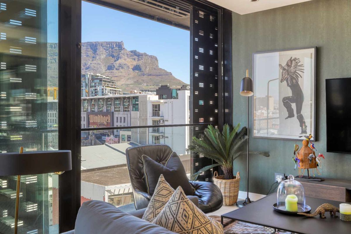 LUXURY PENTHOUSE: PRIVATE ROOFTOP POOL TERRACE & PANORAMIC TABLE MOUNTAIN VIEWS - Photo 4