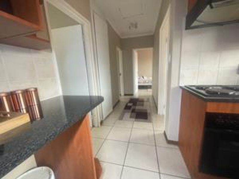 Spacious 3-Bed Family Home Near Top Schools & Shopping - Photo 3