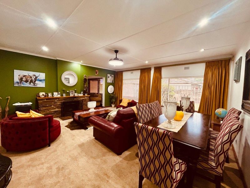 4 bedroom house with flat for sale in Vryheid - Photo 4