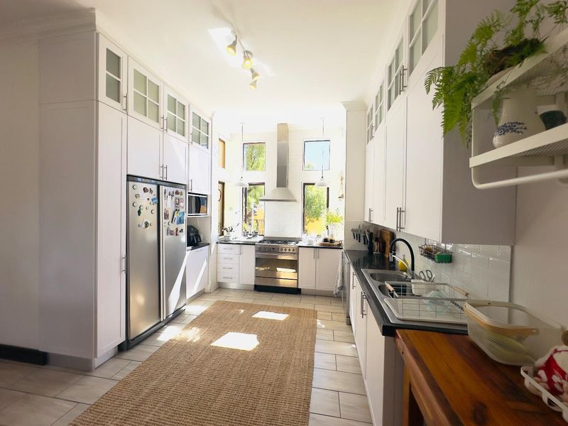 4 Bedroom House for Sale in Blue Valley Golf Estate - Photo 4