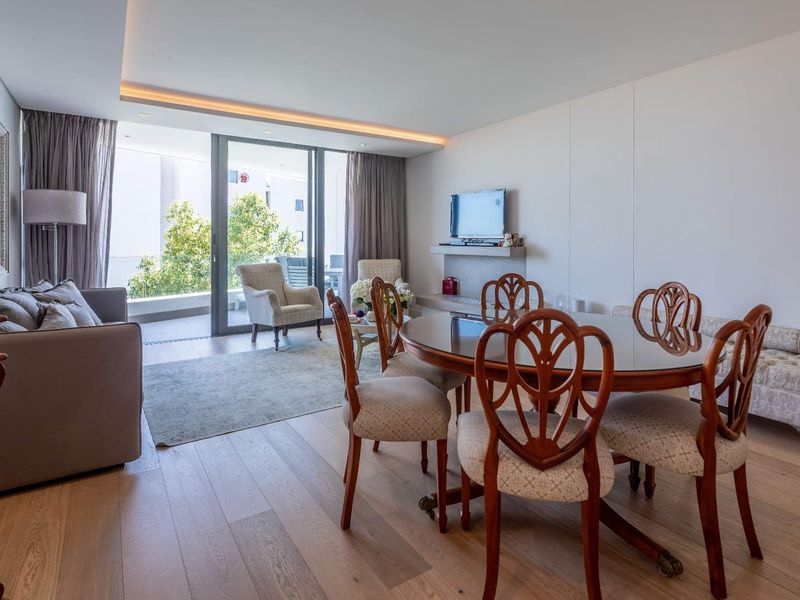 Prime City Living: Secure, Elegant, and Airbnb Friendly! - Photo 8