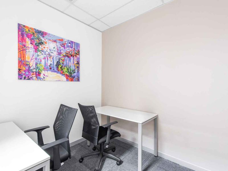 Flexible workspace in Regus Illovo, Fricker Road - Photo 6
