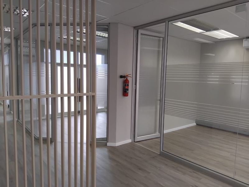 Modern & Spacious Commercial Office Space To Rent - Photo 6