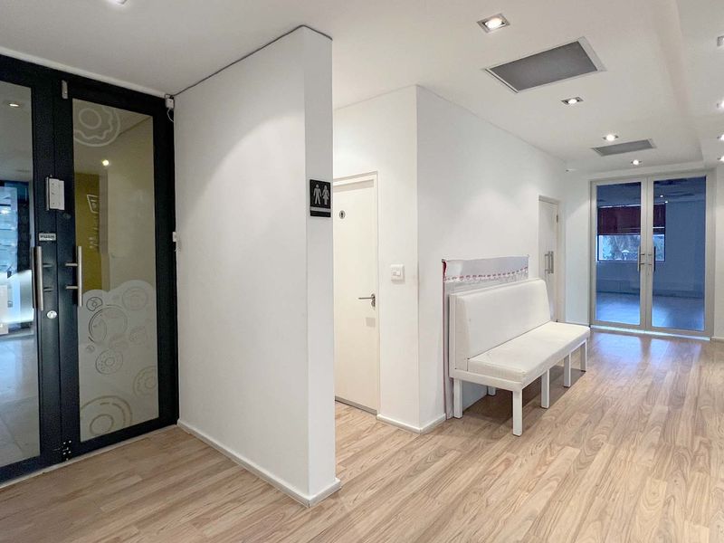 PRESTIGIOUS AAA OFFICE SPACE OVERLOOKING GATEWAY - Photo 7