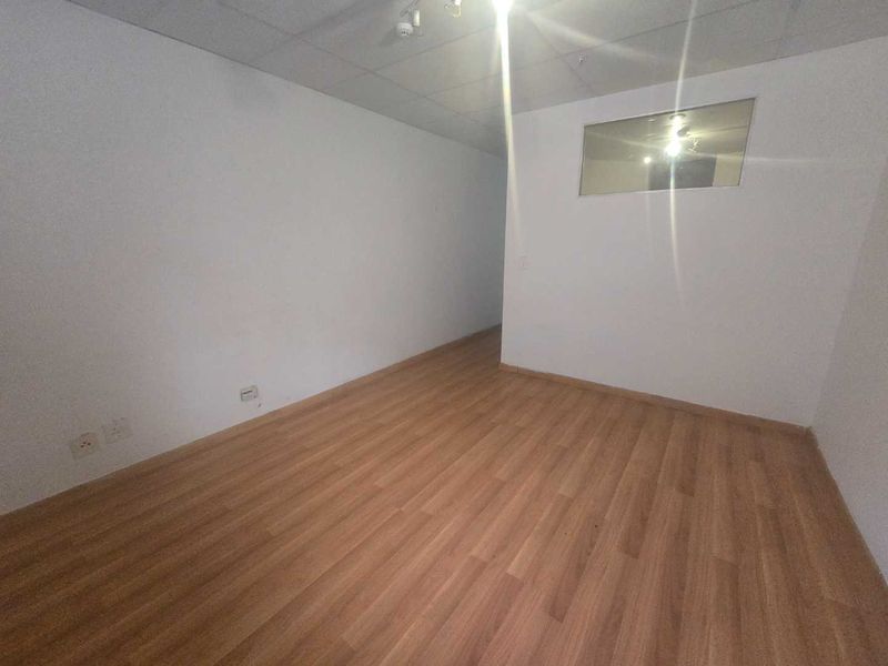 Charming One-Bedroom Apartment in the Heart of Marshalltown - Photo 2