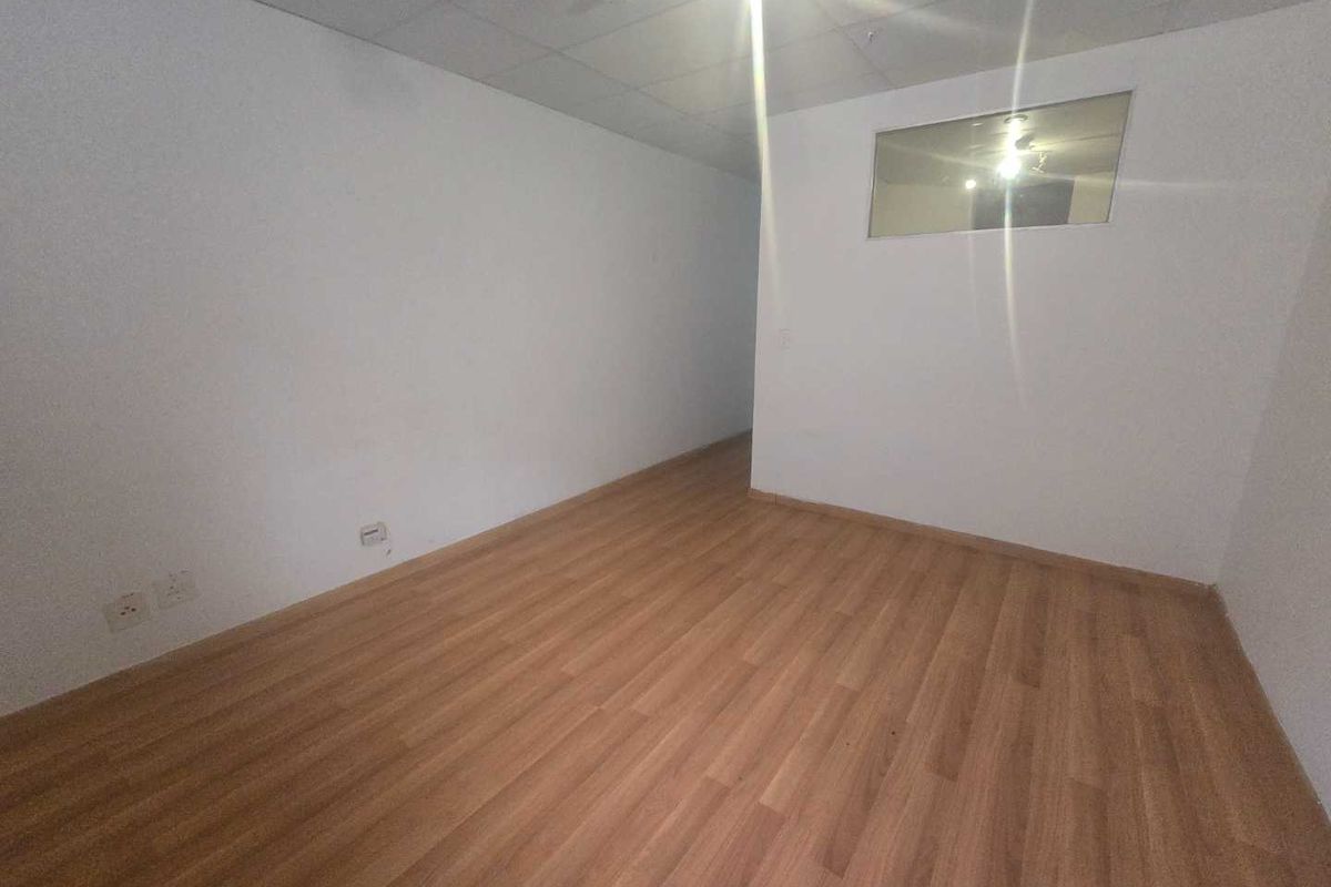 Charming One-Bedroom Apartment in the Heart of Marshalltown - Photo 2