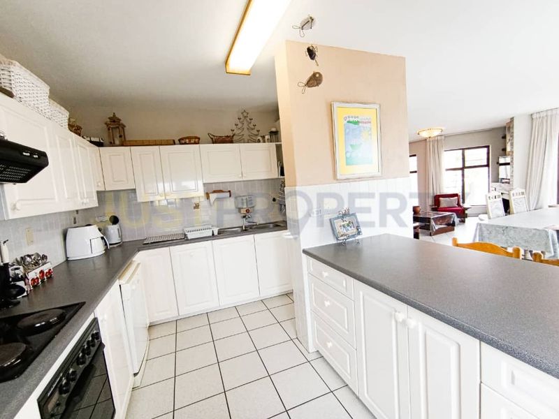 Spacious 3-Bedroom Townhouse - Swakopmund Central - Photo 6