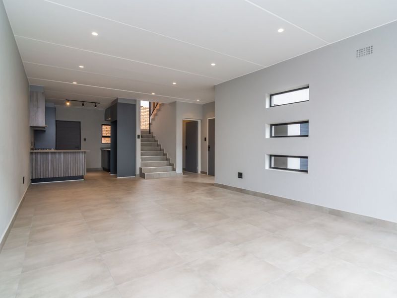 Sleek design and scenic views - 3-bedroom Home in Noordheuwel's Finest - Photo 3