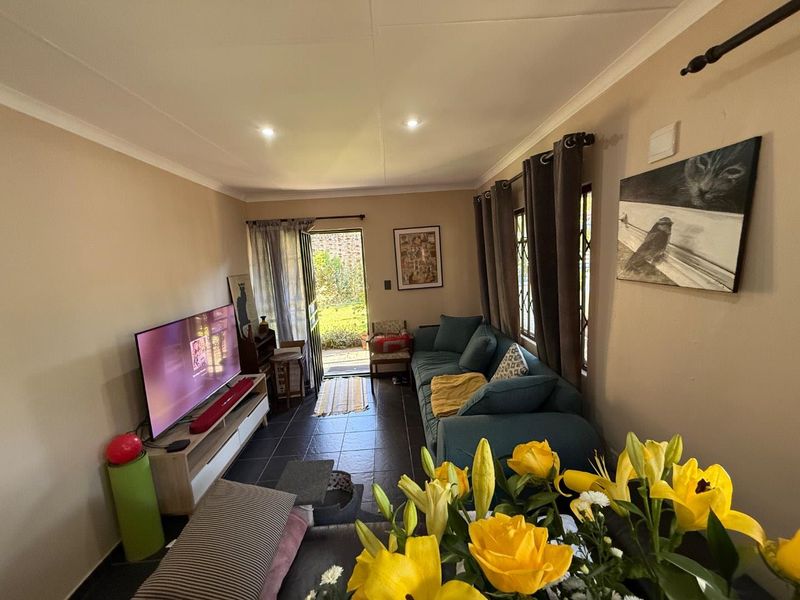 Neat 2 Bedroom Home with Entertainment Patio - Photo 9