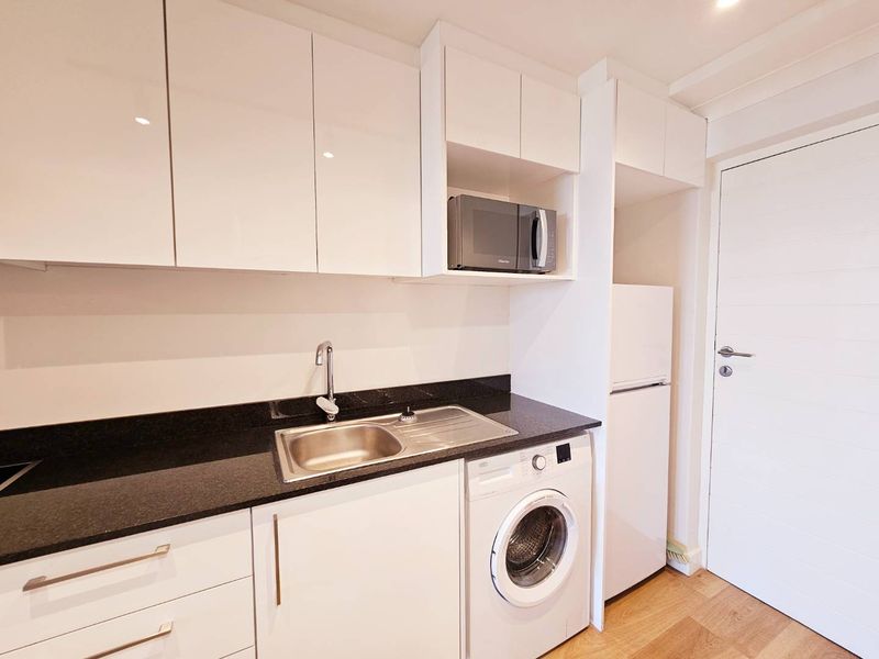 Fully Furnished Studio Apartment - Photo 7