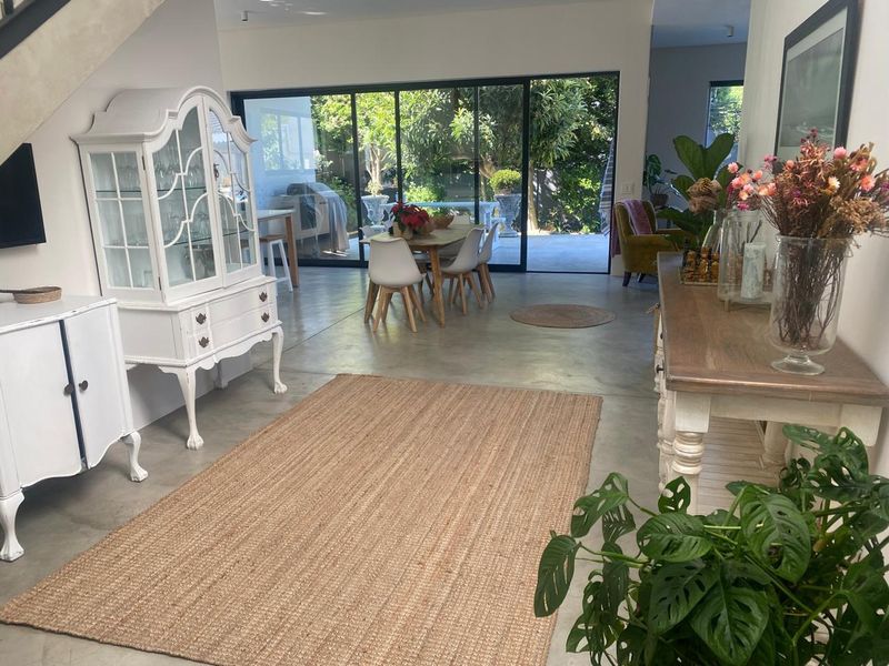 Designer Family home - A hop from the famous Vineyard Hotel. - Photo 8