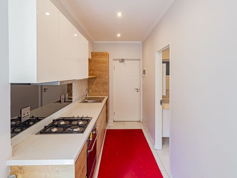 1 Bedroom Apartment for sale in Bryanston - Photo 2