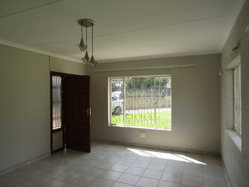 Newly renovated Home with Flat Let - Photo 7
