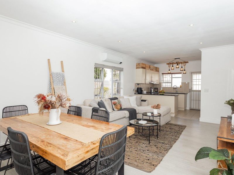 Sunny single story family home. - Photo 1