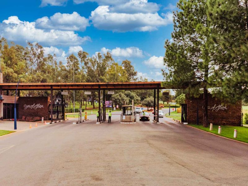 Discover a new benchmark in contemporary estate living - Photo 8