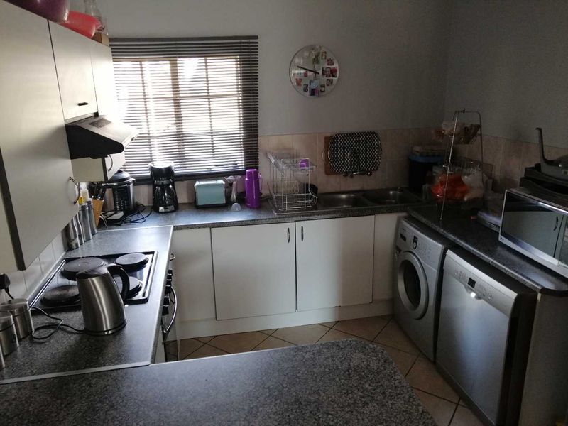 Spacious 2 Bedroom Apartment for Rent - Photo 5