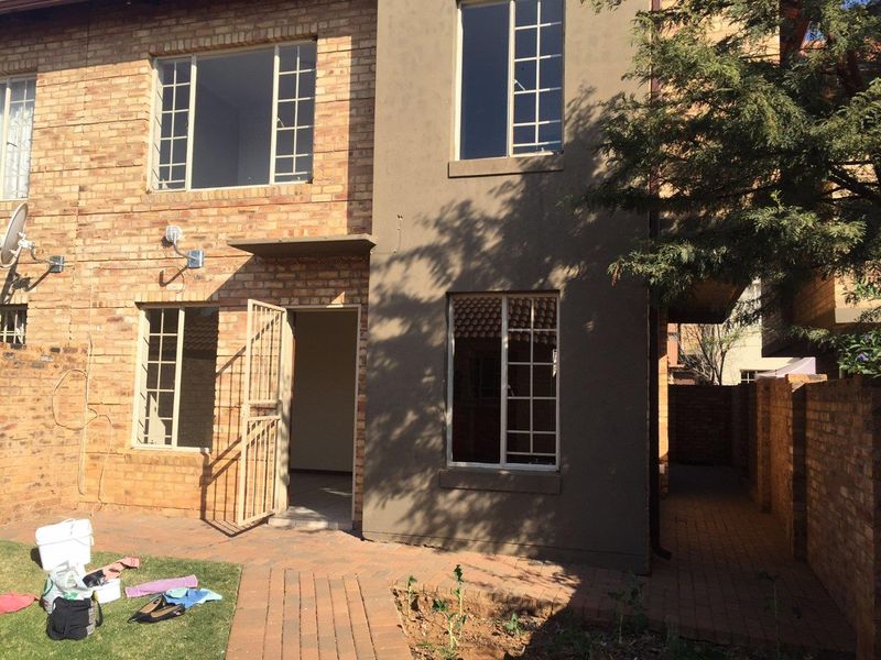 3 bedroom duplex unit in Hazeldean, Pretoria - Photo 9