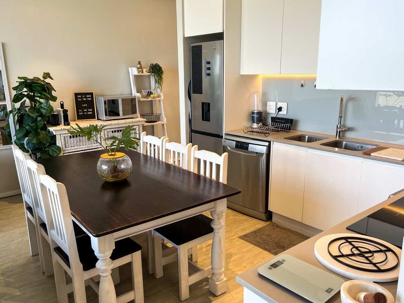 Ultra Modern, breath taking Mountain and Tablebay views - Photo 5