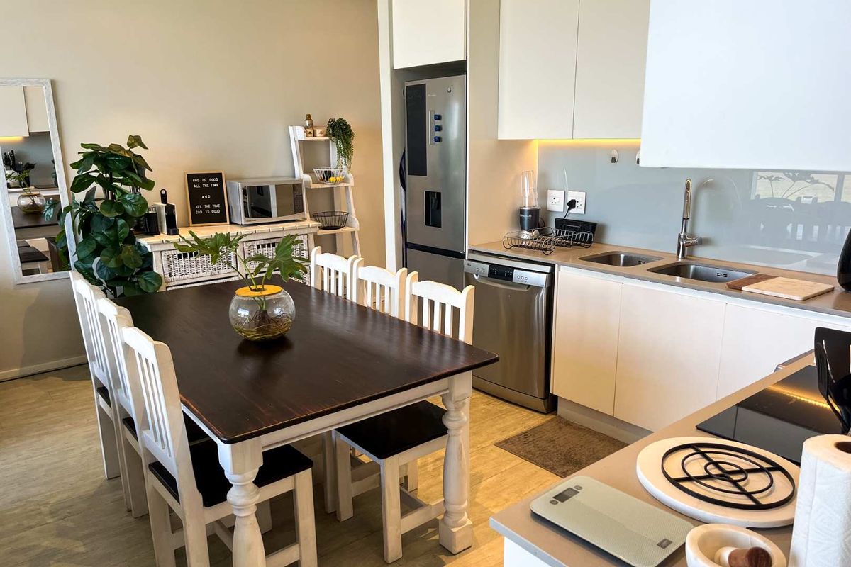 Ultra Modern, breath taking Mountain and Tablebay views - Photo 5