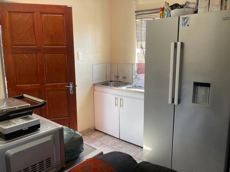 Excellent Value Clayville R 680 000 !! - Photo 4