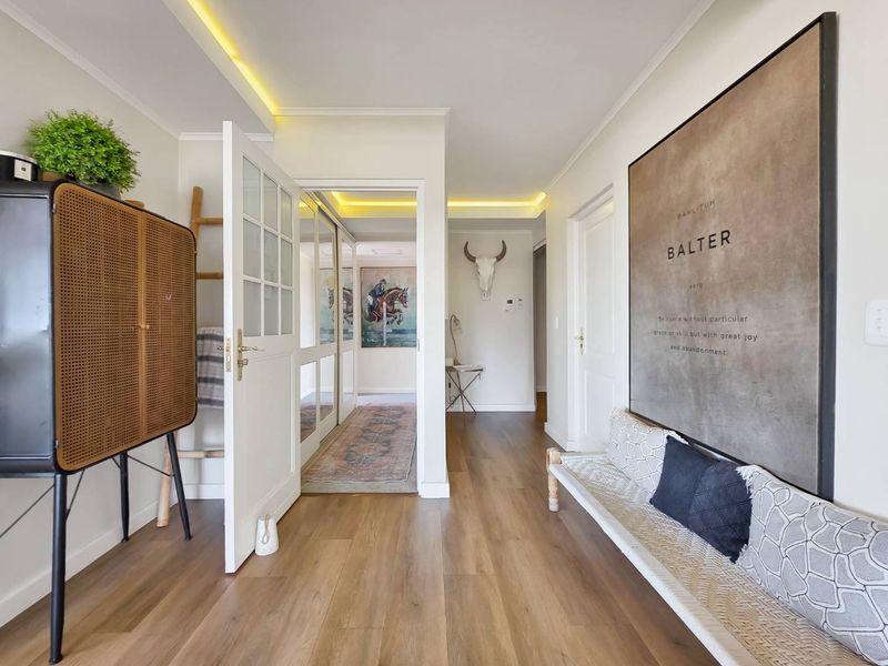 Beautifully designed and curated home in the heart of Fresnaye - Photo 5