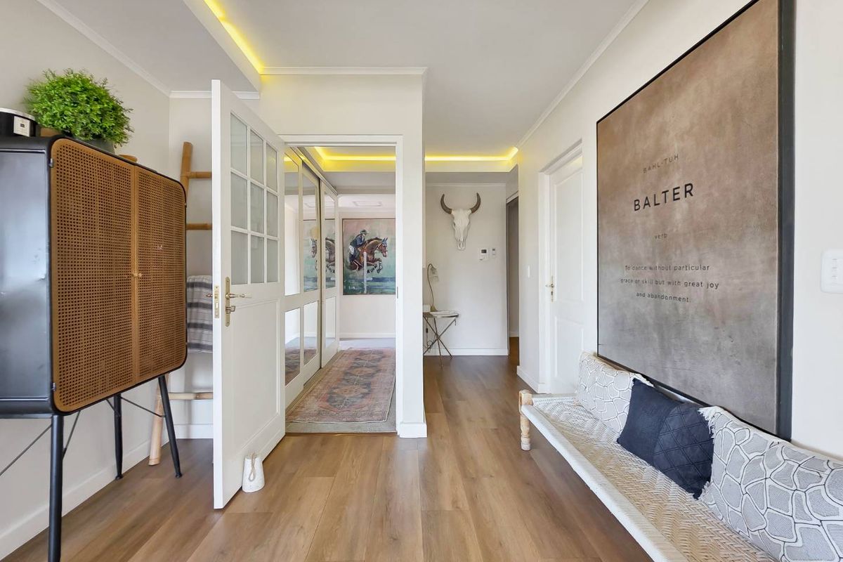 Beautifully designed and curated home in the heart of Fresnaye - Photo 5