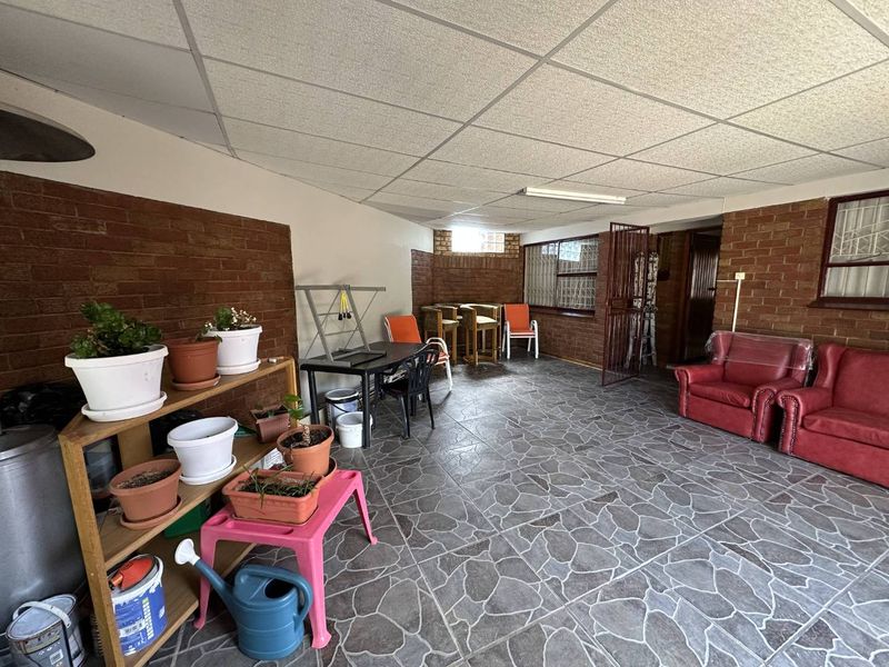 Spacious Family Home in A Cul-De-Sac - Photo 10