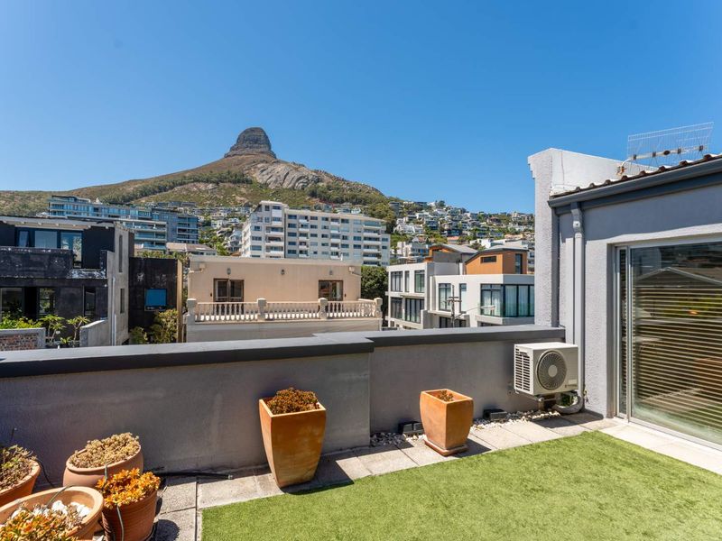 4 Bedroom House in Bantry Bay. - Photo 3