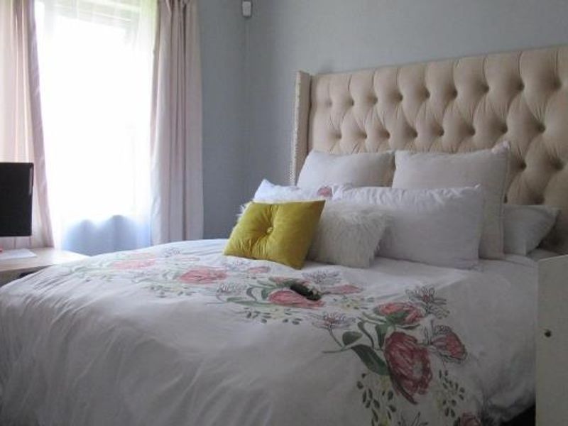 A MODERN APARTMENT - Photo 5