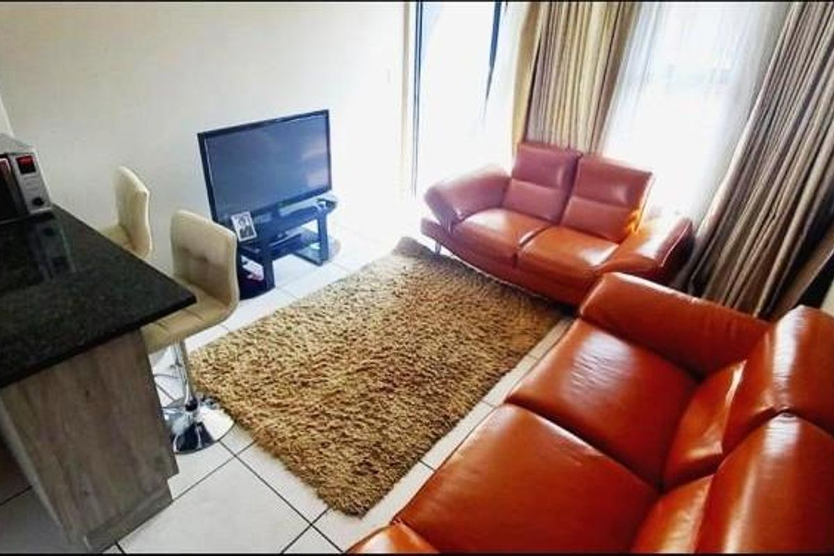 Two Bedroom Townhouse in Albermale - Photo 5