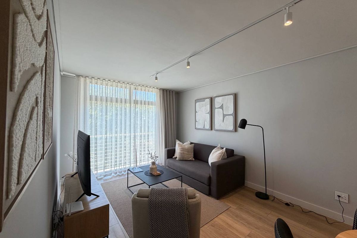 Chic One-Bedroom Apartment in Sea Point - Photo 4