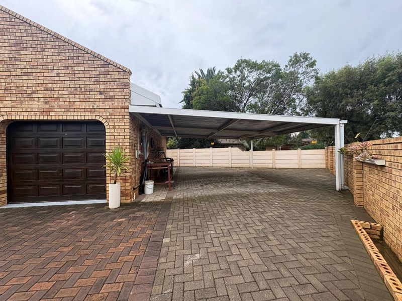 Immaculate Family Home with Exceptional Features & A Family's Dream Backyard - Photo 3