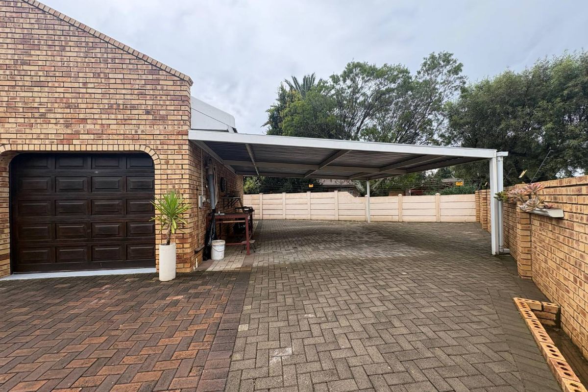 Immaculate Family Home with Exceptional Features & Dream Backyard - Photo 3