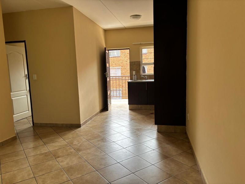 2 Bedroom Apartment for sale in Kempton Park - Photo 6