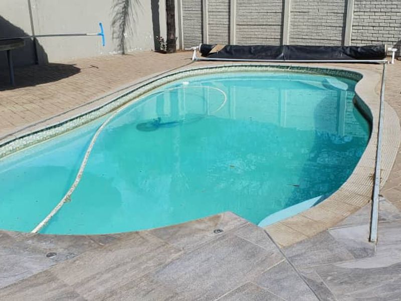 Spacious Double-Storey Home for Sale in the Heart of Okahandja – Perfect for Family Living & Entertaining! - Photo 2