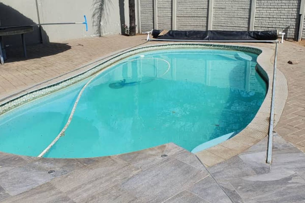 Spacious Double-Storey Home for Sale in the Heart of Okahandja – Perfect for Family Living & Entertaining! - Photo 2