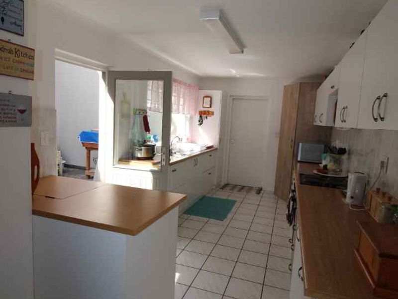Well Maintained Townhouse - Photo 4