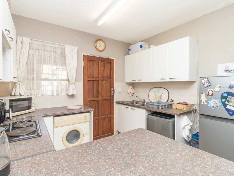 Charming Two Bedroom  Apartment in Amorosa - Photo 9