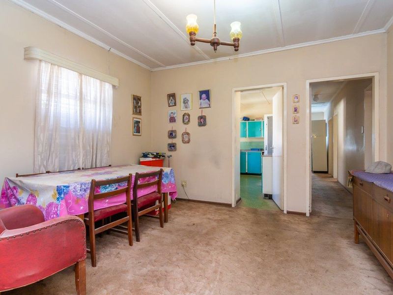 Seize the opportunity - light-filled Home with expansive backyard - Photo 10