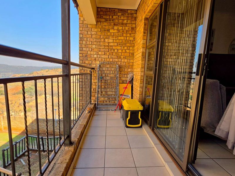2 Bedroom Apartment / Flat for Sale in South Crest - Photo 10