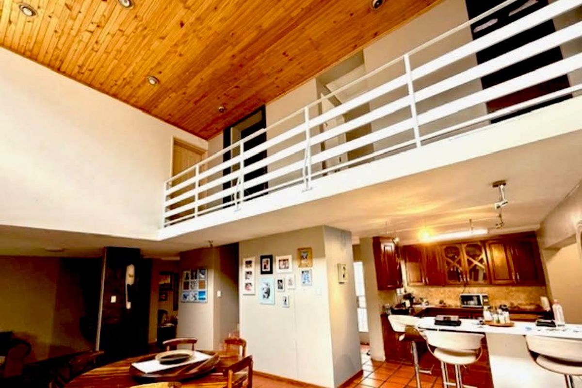 Spacious Family Home with Versatile Living & Work Spaces - Photo 5